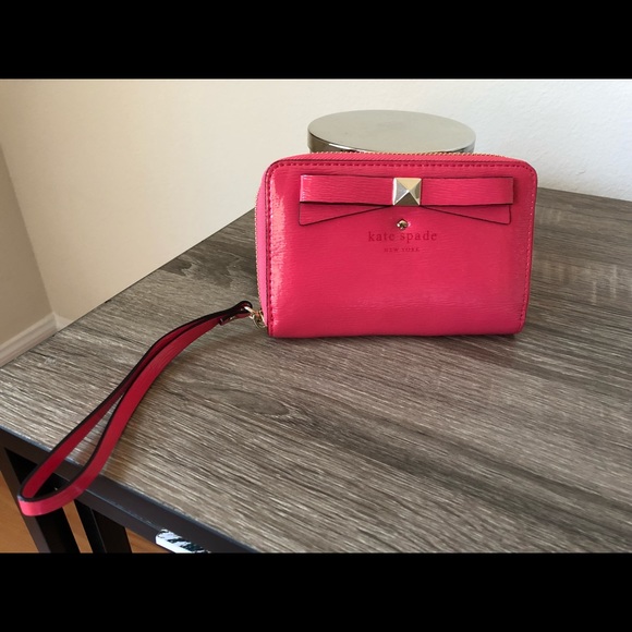 Kate Spade Beacon Court Wallet Wristlet - Picture 2 of 4